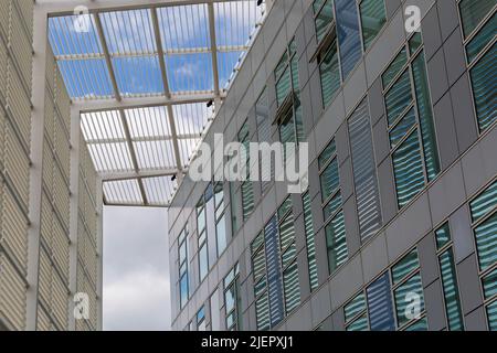 Das Quadrant-Gebäude in Milton Keynes, Buckinghamshire, Großbritannien, im Juni Stockfoto