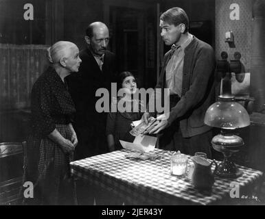 EFFIE ELLSER EGON BRECHER EDITH FELLOWS und PAUL MUNI in SCHWARZER WUT 1935 Regisseur MICHAEL CURTIZ Originalgeschichte Jan Volkanik von Richter Michael A. Musmanno First National Picters / Warner Bros Stockfoto