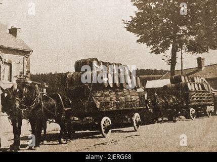 WWI Entfernung von Fässern Champagner aus Rheims, Frankreich weg von dem vorrückenden Feind. première Guerre mondiale Retrait des barils de Champagne de Reims, la France loin de l’ennemi qui avance. Stockfoto