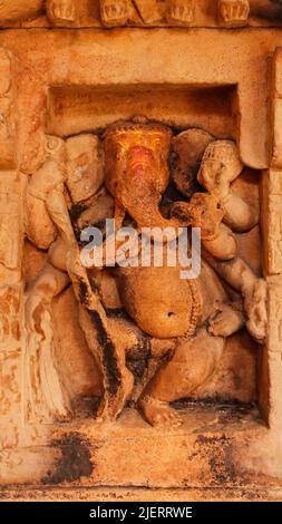 Skulptur von Lord Ganesha auf dem Tempel von Lord Shiva in Bateshwara Tempelgruppe, Morena, Madhya Pradesh, Indien. Stockfoto