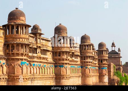 Fort Palace of man Singh, erbaut von Raja Mansingh zwischen 1486 und 1517 innerhalb des Komplexes von Gwalior Fort, Madhya Pradesh, Indien. Stockfoto