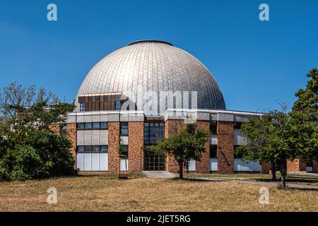 Das Zeiss Major Planetarium des Architekten Erhardt Gißke wurde 1987 eröffnet, Prenzlauer Allee 80, Prenzlauer Berg, Berlin Stockfoto