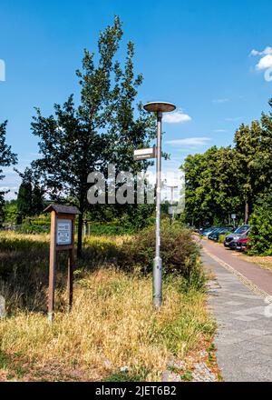 Nördlicher Heidekampgraben,Planterwald,Treptow-Köpenick, Berlin. Nördlicher Wasserkanal entlang des ehemaligen Berliner Mauerweges Stockfoto