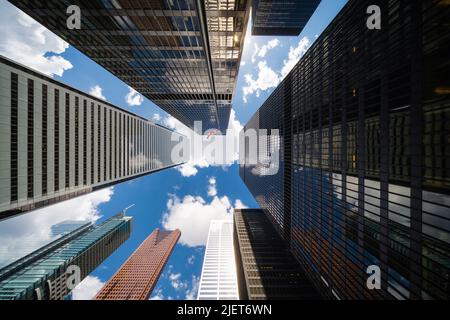 Business- und Finanzkonzept, Blick auf moderne Bürogebäude Architektur im Finanzviertel von Toronto, Ontario, Kanada. Stockfoto