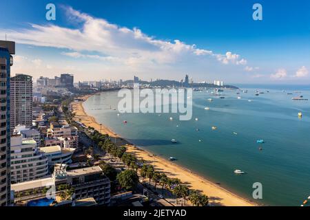 Landschaftsansicht von Hotels, Strand und Meer, Pattaya, Chonburi, Thailand Stockfoto