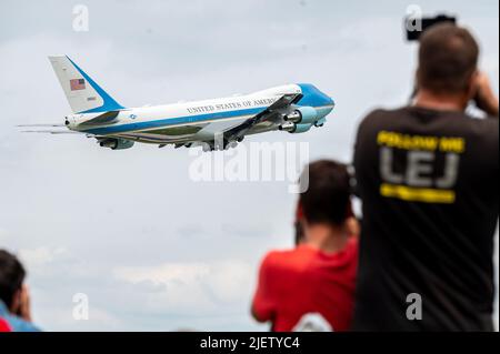 München, Deutschland. 28.. Juni 2022. Air Force One mit US-Präsident Joe Biden hebt am Flughafen ab. Deutschland war Gastgeber des Gipfels G7 auf Schloss Elmau. Quelle: Armin Weigel/dpa/Alamy Live News Stockfoto