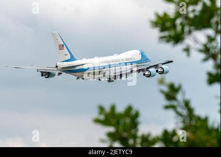 München, Deutschland. 28.. Juni 2022. Air Force One mit US-Präsident Joe Biden hebt am Flughafen ab. Deutschland war Gastgeber des Gipfels G7 auf Schloss Elmau. Quelle: Armin Weigel/dpa/Alamy Live News Stockfoto