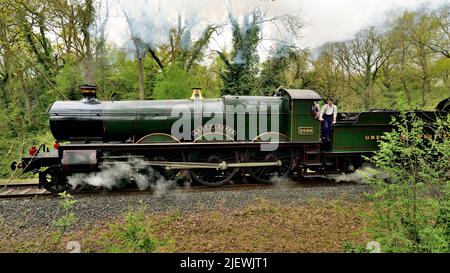 Wiederaufgebaute Dampflokomotive der GWR Saint-Klasse Nr. 2999 Lady of Legend bei der Frühjahrsgala 2022 der Severn Valley Railway. Stockfoto