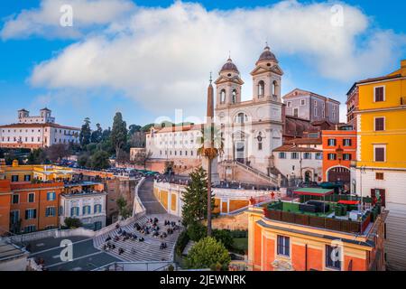 Rom, Italien an der Spanischen Treppe von oben am späten Nachmittag. Stockfoto