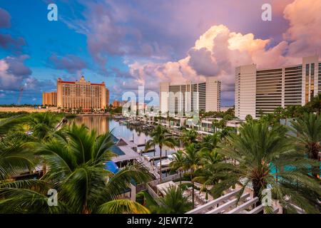 Der Yachthafen von Orlando, Florida, USA, und die Skyline des Resorts im Morgengrauen. Stockfoto