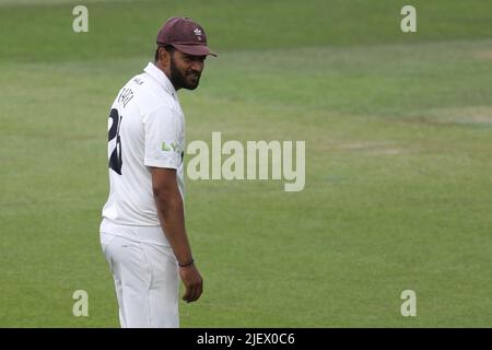 LONDON, GROSSBRITANNIEN. JUN 28. Ryan Patel aus Surrey während des LV= County Championship Division 1-Spiels zwischen Surrey und Kent am Dienstag, dem 28.. Juni 2022, im Kia, Oval, London. (Kredit: Robert Smith | MI News) Kredit: MI Nachrichten & Sport /Alamy Live News Stockfoto