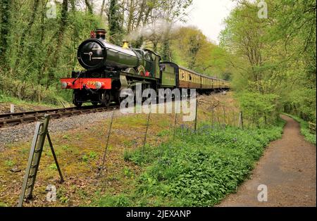 Wiederaufgebaute Dampflokomotive der GWR Saint-Klasse Nr. 2999 Lady of Legend bei der Frühjahrsgala 2022 der Severn Valley Railway. Stockfoto