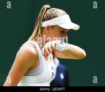 London, Gbr. 28.. Juni 2022. London Wimbledon Championships Day 2 28/06/2022 Katie Swan (GBR) verliert Spiel in der ersten Runde Kredit: Roger Parker/Alamy Live News Stockfoto