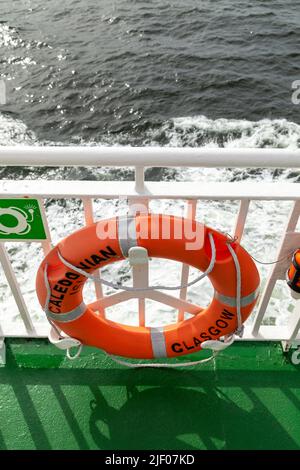 Eine Rettungsboje auf der Fähre nach arran. Stockfoto