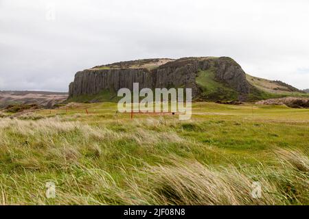 Der Doon Hill am Drumadoon Point in der Nähe von Blackwaterfoot, Isle of Arran, Schottland. Stockfoto