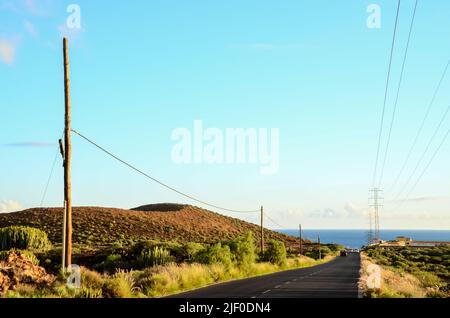 Einsame Straße in der Wüste , Teneriffa Kanarische Inseln Stockfoto