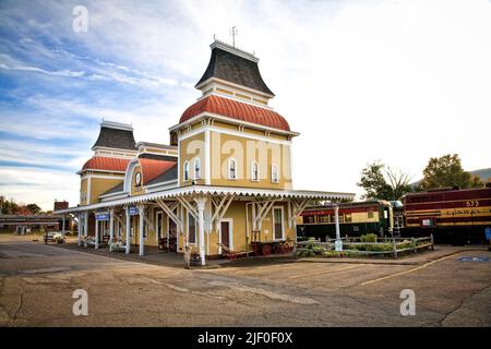 Der Conway Scenic Railway Bahnhof an der North Conway, New Hampshire. Stockfoto