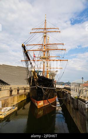 Royal Research Ship RRS Discovery. Antarktisschiff, das von Scott und Shackleton verwendet wird. Discovery Point, Dundee, Angus, Schottland. Das V&A Museum Stockfoto