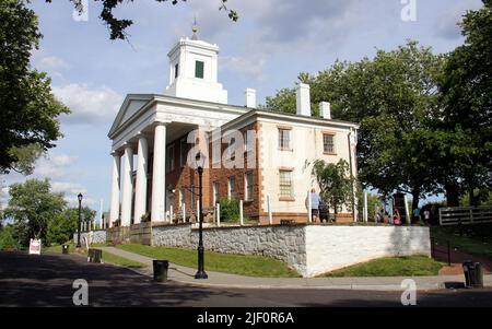 Third County Court House, 1837 griechisches Revival-Gebäude, im historischen Richmond Town, Staten Island, NY, USA Stockfoto