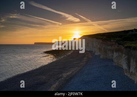 The Seven Sisters at Birling Gap bei Sonnenuntergang im South Downs National Park, Eastbourne, East Sussex, England, Großbritannien, Gb Stockfoto