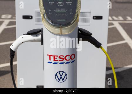 Tesco Elektroauto POD Point, tenterden, kent, großbritannien Stockfoto