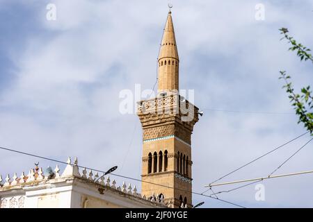 Blick auf das MINARETT DER El Atik Moschee in der Stadt Setif. Das berühmte Wahrzeichen der Stadt. Stockfoto