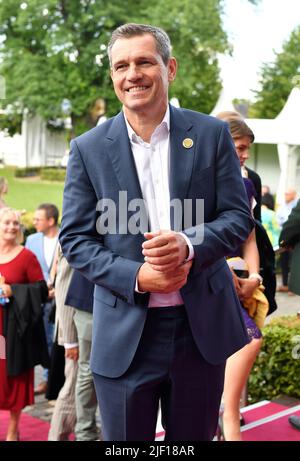 Aachen, Deutschland. 28.. Juni 2022. Sportmanager Michael Mronz läuft vor der MediaNight auf dem roten Teppich bei der Pferdeschau Chio 2022. Quelle: Roberto Pfeil/dpa/Alamy Live News Stockfoto