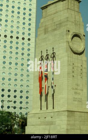 Das britische Kriegsdenkmal, das Cenotaph im Stadtzentrum von Hongkong vor der Übergabe Hongkongs an China. Hongkong, Juni 1997 Stockfoto