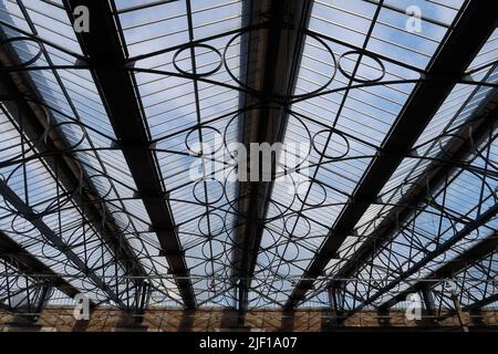 Das Dach des Zugsschuppens am Bahnhof Citadel Carlisle (2015 renoviert). Stockfoto