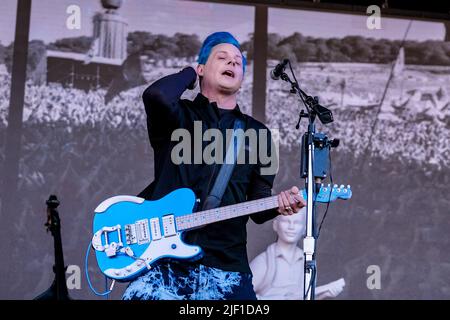 Pilton, Somerset, Großbritannien. 26.. Juni 2022. Der Singer Songwriter und Gitarrist John Anthony White, ne Gillis, allgemein bekannt als Jack White III, Garagenrevivalist, tritt live auf der Park Stage beim Glastonbury Festival auf. Er ist 12-maliger Grammy-Gewinner und ehemaliger Frontmann des amerikanischen Rockband-Duos The White Stripes. (Bild: © Dawn Fletcher-Park/SOPA Images via ZUMA Press Wire) Stockfoto