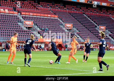 Enschede - jill Roord aus Holland die Frauen erreichen die 1-0 (3.L) beim Qualifikationsspiel der Damen zur Weltmeisterschaft zwischen den Niederlanden und Weißrussland am 28. Juni 2022 im Stadion De Grolsch Veste in Enschede, Niederlande. ANP GERRIT VAN COLOGNE Stockfoto