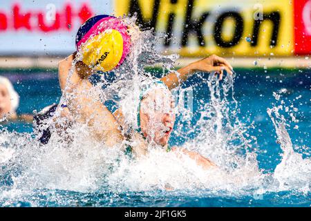 BUDAPEST, UNGARN - 28. JUNI: Tilly Kearns von Australien während der FINA World Championships Budapest 2022 Quarter final match Australia gegen Hungary am 28. Juni 2022 in Budapest, Ungarn (Foto: Albert ten Hove/Orange Picters) Stockfoto