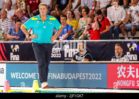 BUDAPEST, UNGARN - 28. JUNI: Cheftrainer Paul Oberman aus Australien während der Finalspiel der FINA World Championships Budapest 2022 Quarter Australia gegen Hungary am 28. Juni 2022 in Budapest, Ungarn (Foto: Albert ten Hove/Orange Picts) Stockfoto