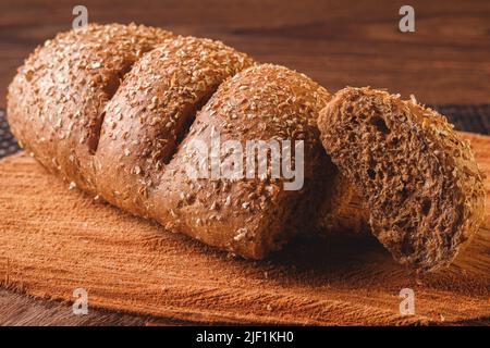 Veganes Bio-Brot mit Samen zu Hause ganz natürlich und rustikal Ideal für eine Vorspeise, begleitet von einem guten Wein Stockfoto