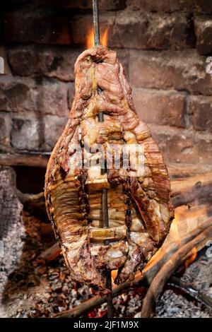 Llanera Fleisch Kolumbianisch Typisches Gericht; Fleisch Beim Kochen Auf Den Kohlen Stockfoto