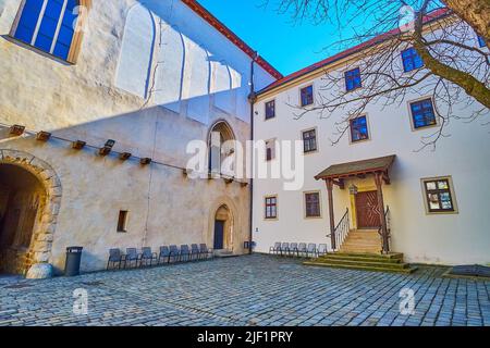 Der kleine Innenhof und die mittelalterlichen Gebäude der Zitadelle Spilberk in Brünn, Tschechische Republik Stockfoto