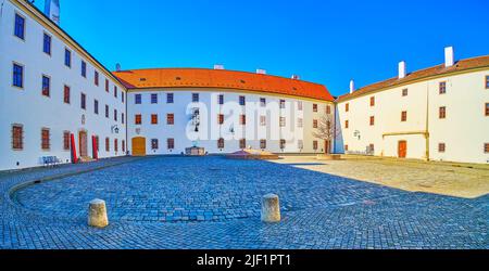 Panoramablick auf den großen Innenhof der Zitadelle Spilberk in Brno, Tschechische Republik Stockfoto