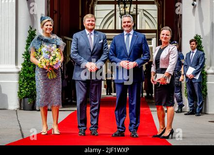 WENN -Koning Willem-alexander en koningin maxima ontmoeten met bondskanselier Karl Nehammer en zijn vrouw Katharina Nehammer tijdens de twwede dag van het staatbezoek aan Oostenrijk Robin Utrecht Stockfoto