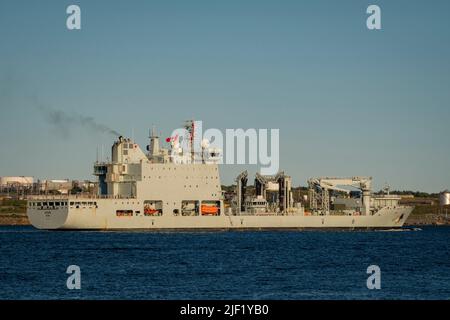 Gepachtete das Royal Canadian Navy Supply Vessel MV Asterix, das sich im Besitz der Federal Fleet befindet, im Hafen von Halifax, Nova Scotia, Kanada. Stockfoto