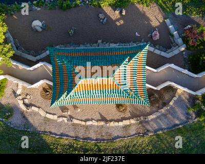 Luftaufnahme des Robert D. Ray Asian Garden, entlang des des Moines River, des Moines, Iowa, USA. Stockfoto