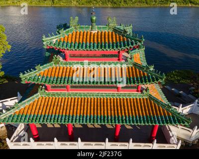 Luftaufnahme des Robert D. Ray Asian Garden, entlang des des Moines River, des Moines, Iowa, USA. Stockfoto