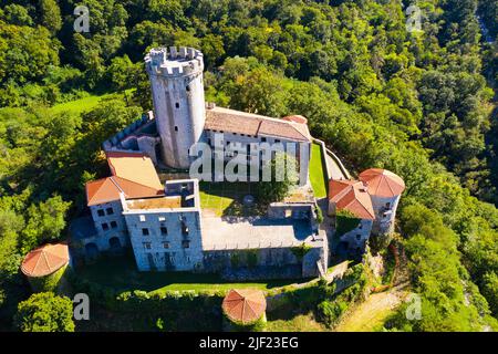 Blick auf die mittelalterliche Burg Branik in Nova Gorica. Stockfoto