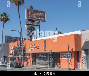 Los Angeles, CA, USA – 27. Juni 2022: Außenansicht des Restaurants und Delikatessengeschäfts von Canter am Fairfax Boulevard in Los Angeles, CA. Stockfoto