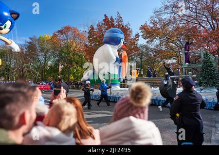 Manhattan, USA - 24. 2021. November: Ballone der Thanksgiving Parade bei der Macys Parade in Manhattan, NYC. Wir feiern den Türkei-Tag in NYC Stockfoto