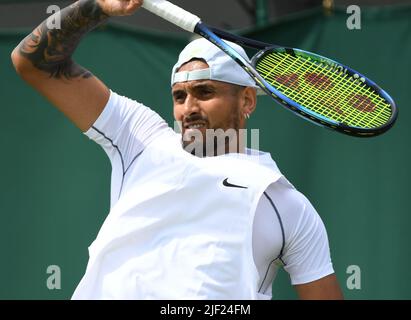 London, Gbr. 28.. Juni 2022. London Wimbledon Championships Day 2 28/06/2022 Nick Kyrgios (AUS) erste Runde Spiel Kredit: Roger Parker/Alamy Live News Stockfoto