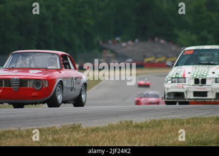 SVRA Vintage Grand Prix 2022/Oldtimer Cruise Parade auf dem Road Course Mid-Ohio Raceway. Stockfoto