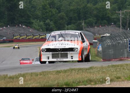 SVRA Vintage Grand Prix 2022/Oldtimer Cruise Parade auf dem Road Course Mid-Ohio Raceway. Stockfoto