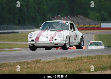 SVRA Vintage Grand Prix 2022/Oldtimer Cruise Parade auf dem Road Course Mid-Ohio Raceway. Stockfoto