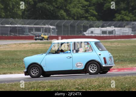 SVRA Vintage Grand Prix 2022/Oldtimer Cruise Parade auf dem Road Course Mid-Ohio Raceway. Stockfoto