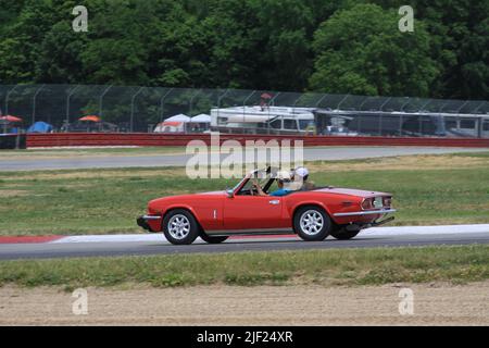 SVRA Vintage Grand Prix 2022/Oldtimer Cruise Parade auf dem Road Course Mid-Ohio Raceway. Stockfoto